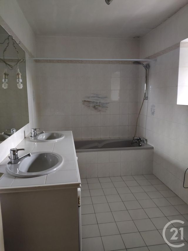 maison à louer - 5 pièces - 150.0 m2 - COMBOURG - 35 - BRETAGNE - Century 21 Dréano Immobilier