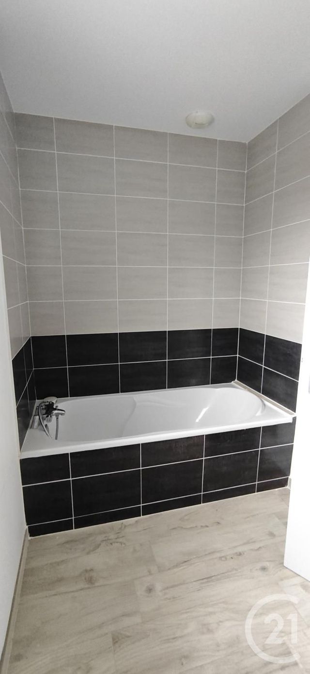 maison à louer - 4 pièces - 104.32 m2 - HEDE BAZOUGES - 35 - BRETAGNE - Century 21 Dréano Immobilier